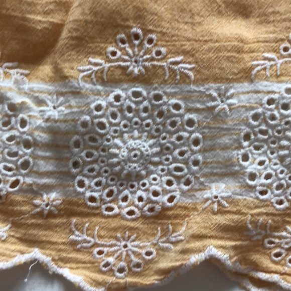 AMERICAN EAGLE Off the Shoulder Top - Picture 2 of 5